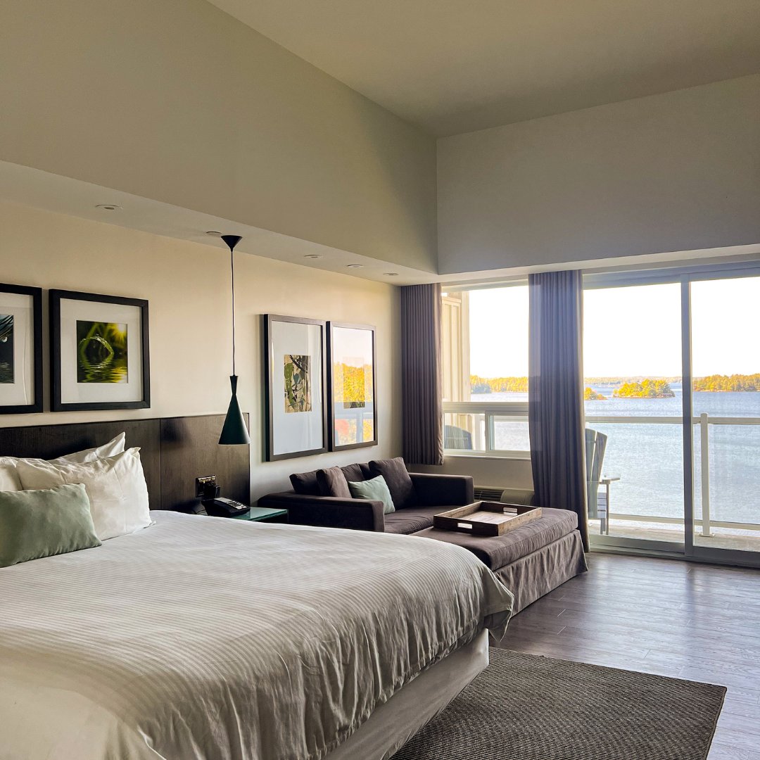 Lakeside weekend escapes await! 🌅
 
Book your stay before October 21st to enjoy a special rate on your getaway!