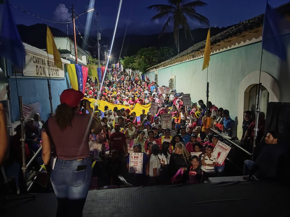PsuvIribarrenVe's tweet photo. #MarchaPopular | En una sola voz la militancia del @PartidoPSUV de la Parroquia Buena Vista en Iribarren, marcharon en rechazo a todas las agresiones económicas impuesta por el Gobierno de Estados Unidos en contra del Pueblo Venezolano.
#ConMaduroMásPueblo ♥️
@NicolasMaduro https://t.co/kD4XLdGI2n