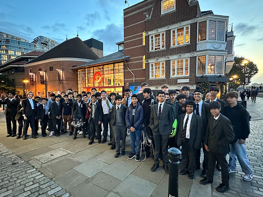 Middle School pupils enjoy Macbeth <a href="/The_Globe/">Shakespeare’s Globe</a>