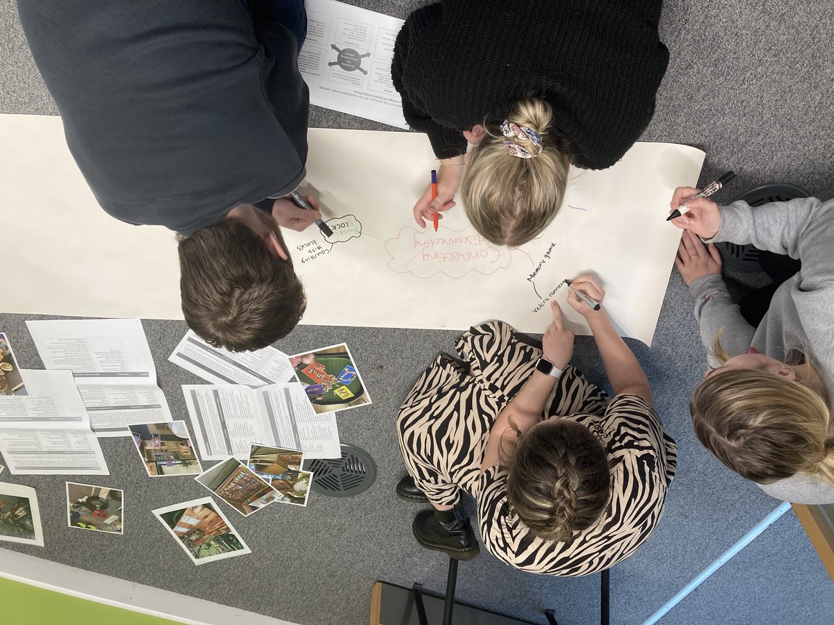 A day of teaching joy  with <a href="/USWDepEd/">Early Years Study at USW</a> <a href="/usw_flse/">USW Life Sciences & Education</a>  AM - outdoor pedagogy &amp; the curriculum for wales 🏴󠁧󠁢󠁷󠁬󠁳󠁿 #sorting #classifying #symmetry #LanguageLearning  PM - teaching schematic development &amp; developmental pathways  - students co-constructing knowledge #nonmaintainedcurriculm #EY