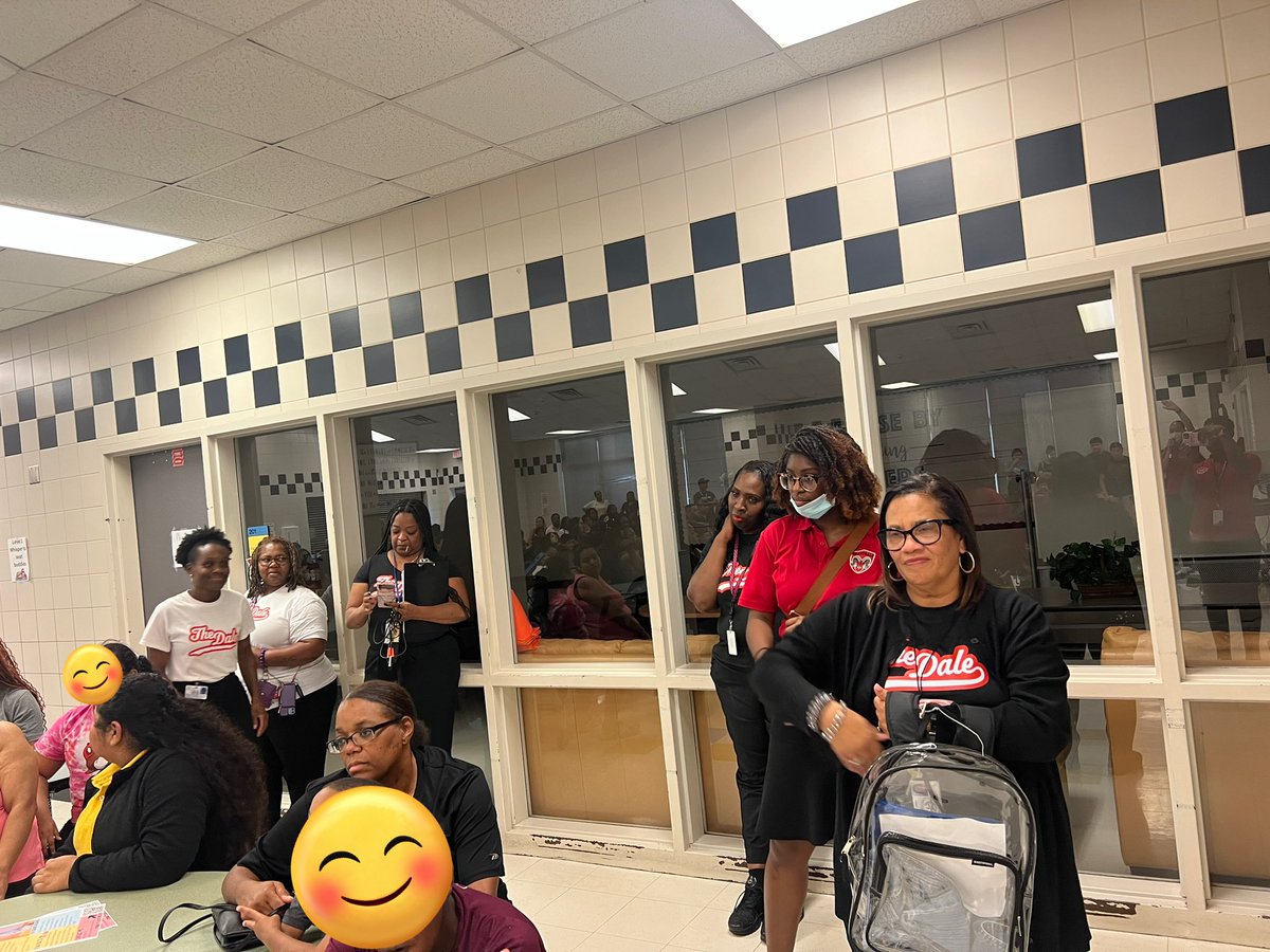 JasmineCDillard's tweet photo. Open House @ShadydaleRams @TeamHISD was a SUCCESS last night with @The_Ford_Focus & @LeRoy82804818! ☀️ #PathToAnA https://t.co/mABPu4uAxr
