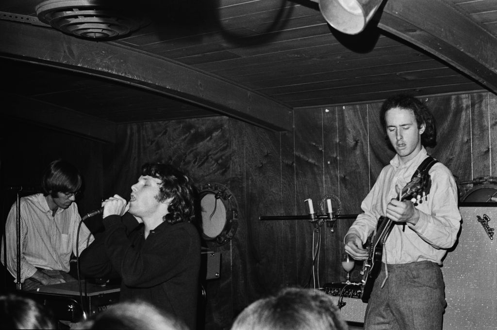 “Do it Robby, do it!”

Photos by Ethan Russell/Getty Images.

#JimMorrison #RobbyKrieger