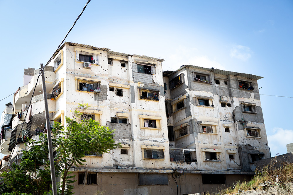 Webinar: Gaza – A Humanitarian Disaster. Tues 17 Oct at 6pm. The population in #Gaza is experiencing a humanitarian disaster. The bombardment has already led to 1,000 deaths and 350,000 displaced people. Join @madeleinejm & @RobertCohen2 at amostrust.org/gaza-webinar #WeDoHope