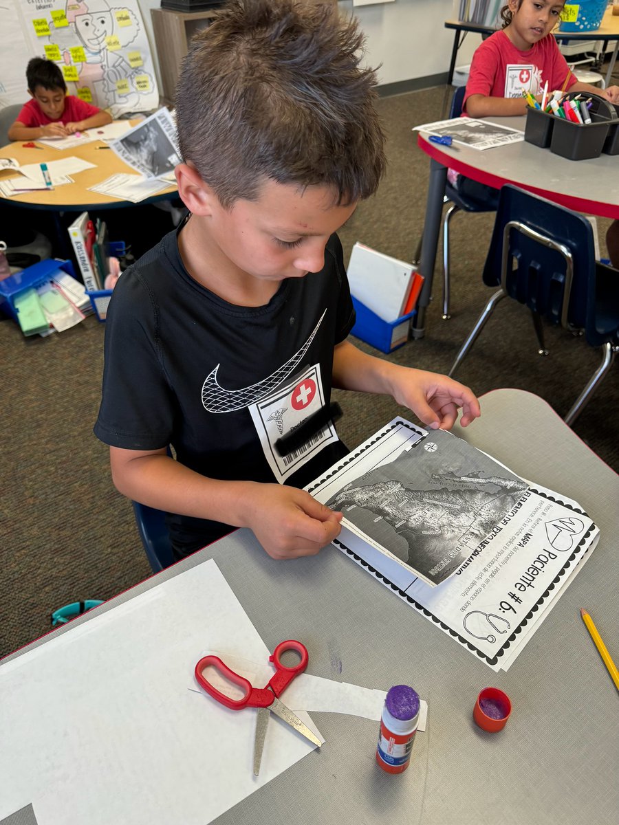sramolina's tweet photo. We love a themed day! It's text feature surgery day. We are identifying text features and explaining how they help the reader gain more information about the topic. https://t.co/vrJr1Y5Oi6