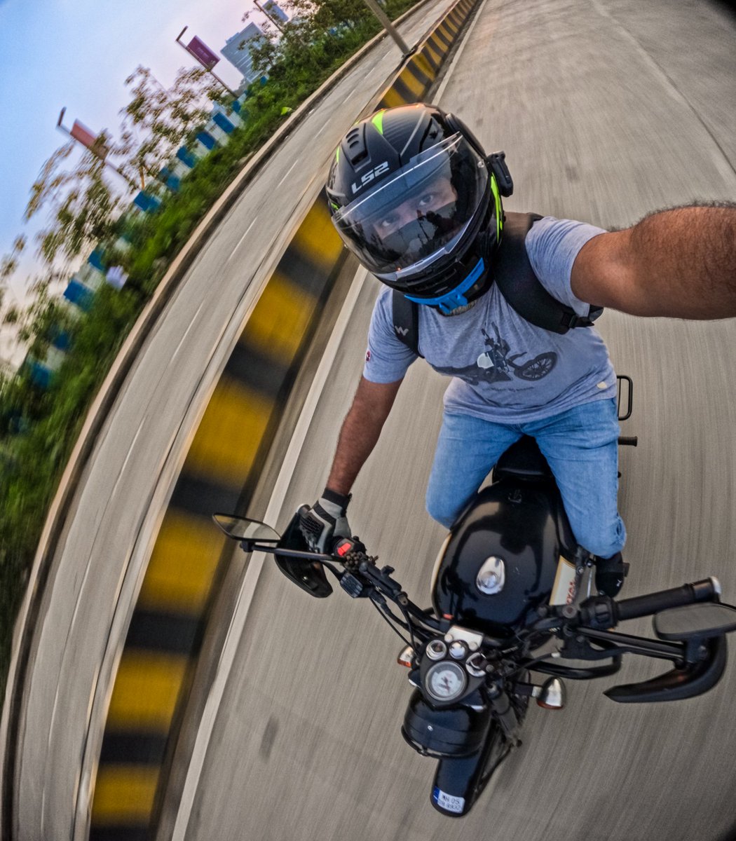 Hey !
.
.
Shot on @goproindia @gopro 
.
.
#goprooftheday #goprophotography #royalenfield #royalenfieldreposts #goproindia 
.
.
#beardorob <a href="/beardorob/">beardorob</a>