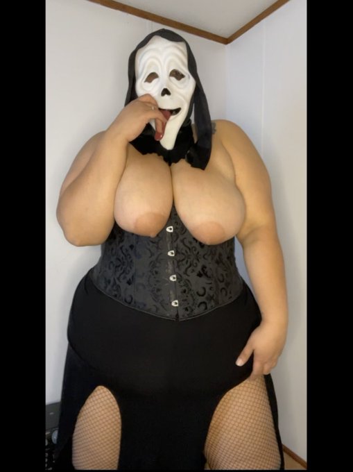 Happy Friday the 13th Spooky Bitch birthday to me! &hellip; go sub while I have a bday discount and wish me
