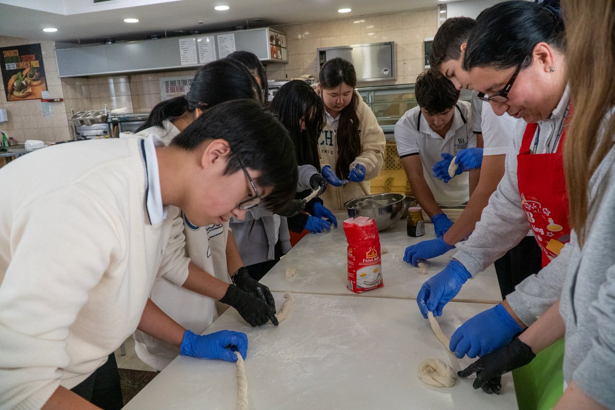 Did somebody say 'freshly baked bagels'? Our spirited students kneaded, rolled, and baked their way to perfection in the Cooking Club's latest adventure.

#SecondarySchool #ExtracurricularActivities #CookingClub #LifeSkills #KitchenFun #ILoveISB