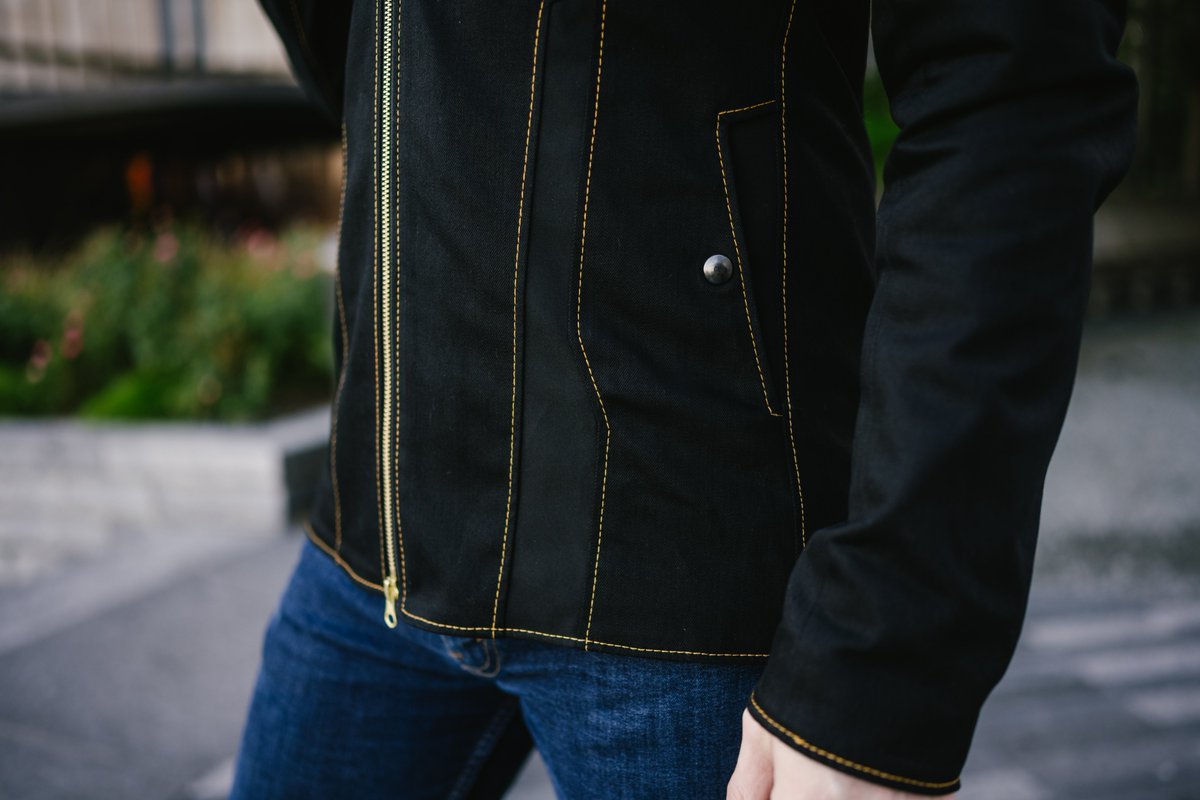Blacksword or Gilded Carbon? Personally, we prefer one, but we aren't going to tell you which one it is. 

⚪ bit.ly/3rZ3sBU ⚪
#menswear #mensjacket