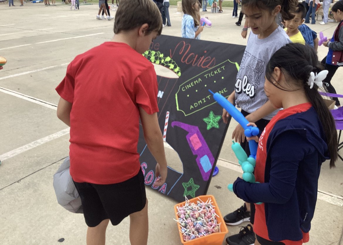 FveStuCo's tweet photo. We had so much fun at the @flomostuco carnival this week! https://t.co/LRcWLyXH1x