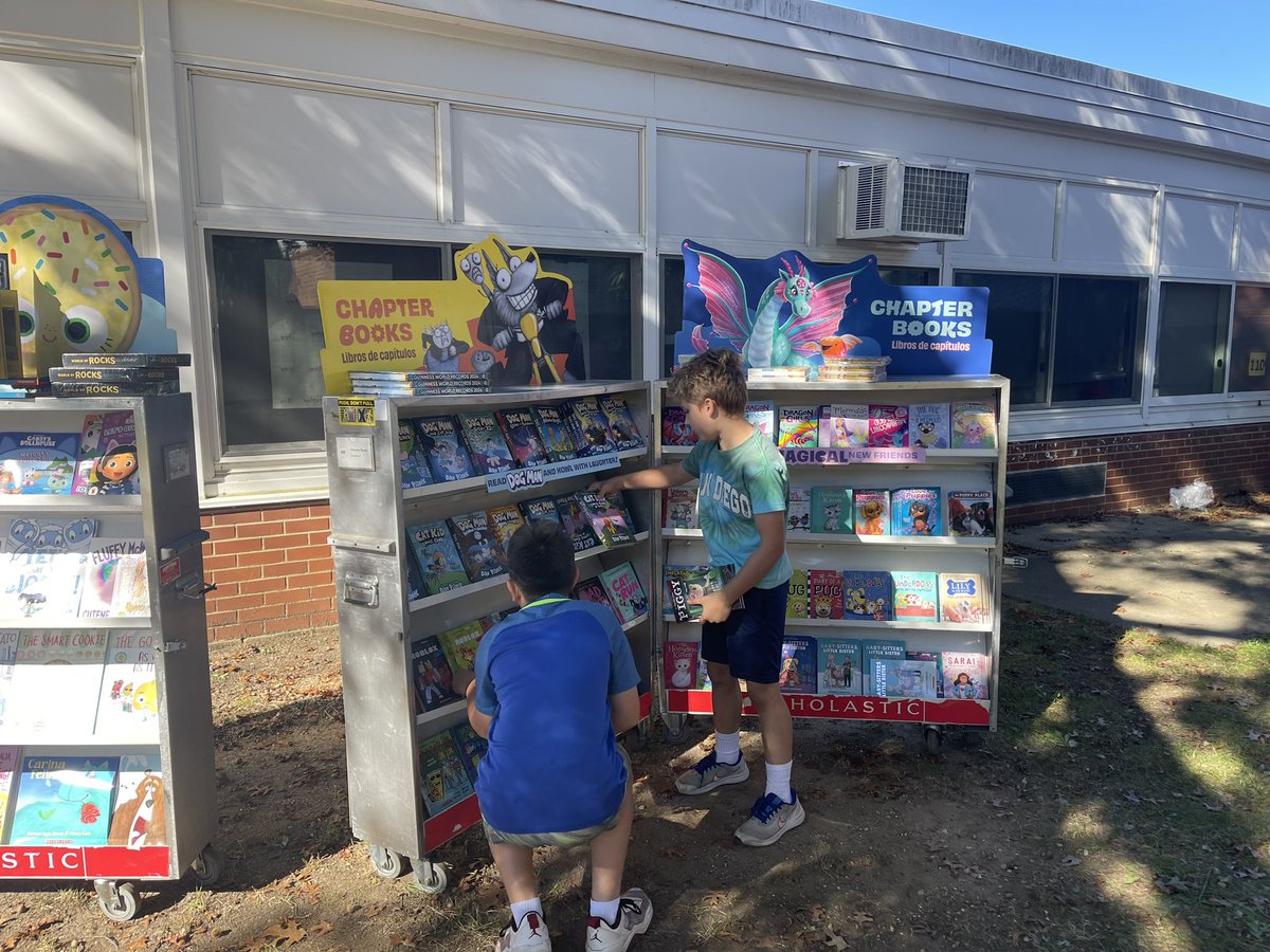 jaclynguidice's tweet photo. Thank you @OldMillPride PTA for a great book fair today! #NMerrickProud https://t.co/MQdTBc7hqj