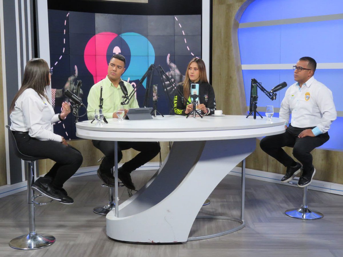 VTVcanal8's tweet image. #EnFoto📷| Hoy en el programa #AlDía, el Jefe y la Investigadora del CICPC Contra Delitos Informáticos, Eusebio Radamés y Jhommary Caraballo, conversaron sobre "Delitos Informáticos"

¿Qué opinas tú de este tema?

#VenezuelaEsVinotinto