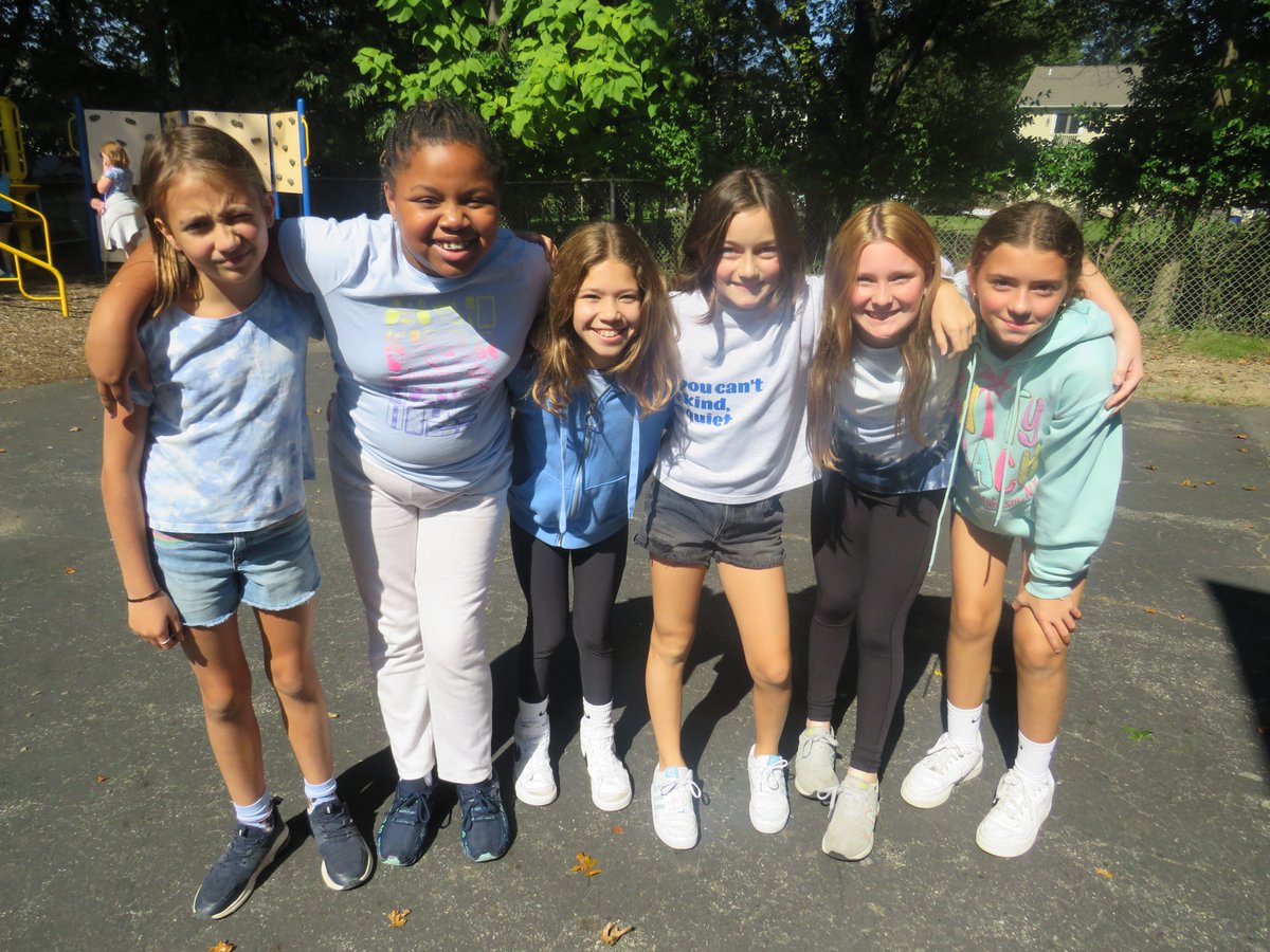 RobergeES's tweet photo. Students at Roberge demonstrated the true meaning of support and participation during Week of Respect! https://t.co/p9rvfic8R9