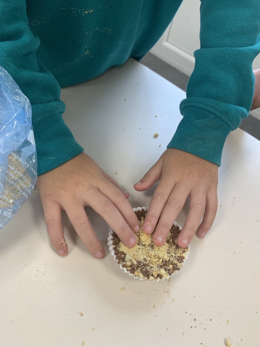 EagleyY3's tweet photo. In Science, we used biscuits to make different kinds of rocks. These were our sedimentary rocks, which were made by layers of ‘rock’ at the bottom of the ocean 🪨 https://t.co/tEjLhoezQP