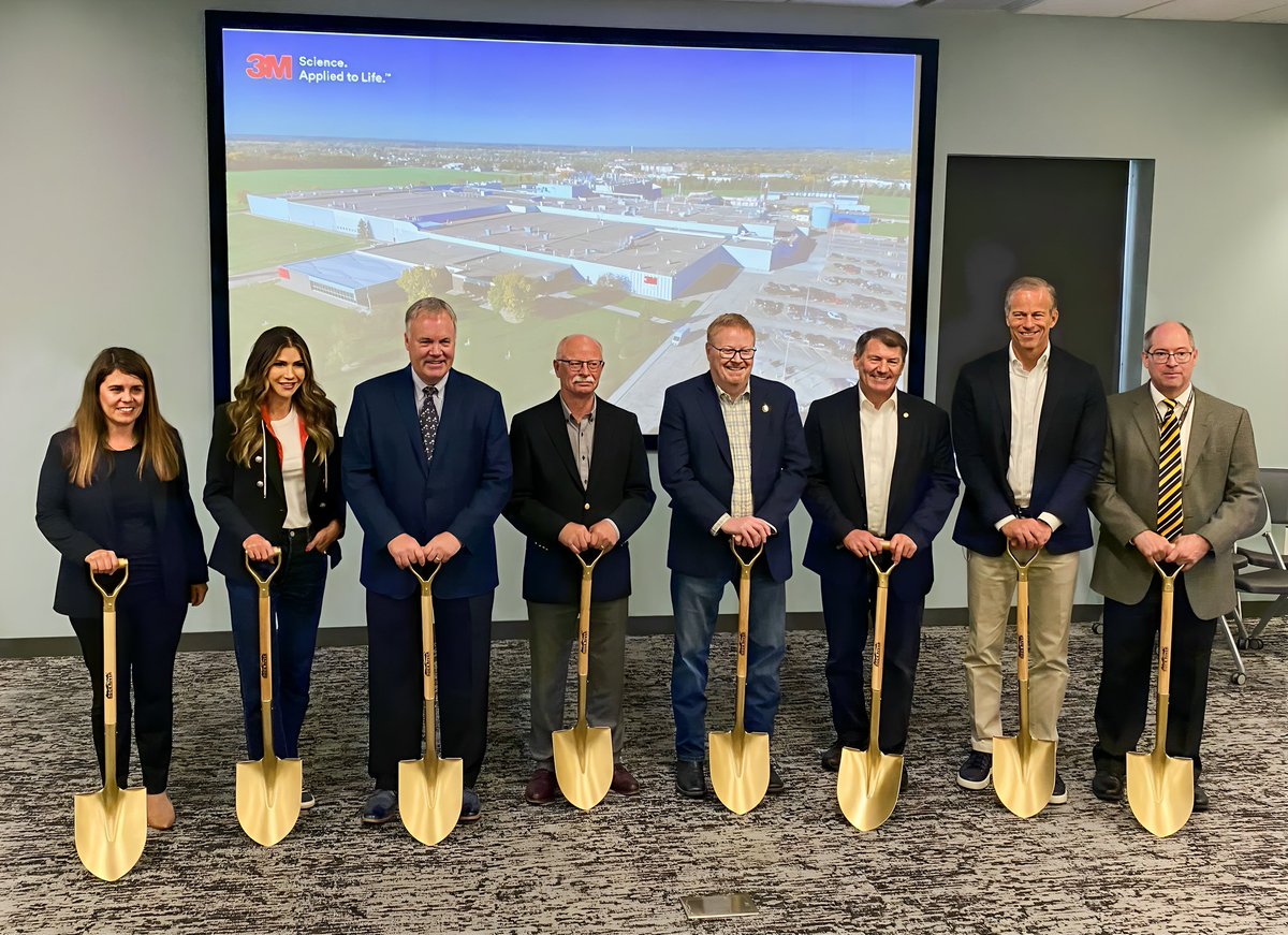 LeaderJohnThune's tweet photo. Great to be on hand for the 3M expansion ribbon-cutting in Brookings. https://t.co/tVYUegP0ru