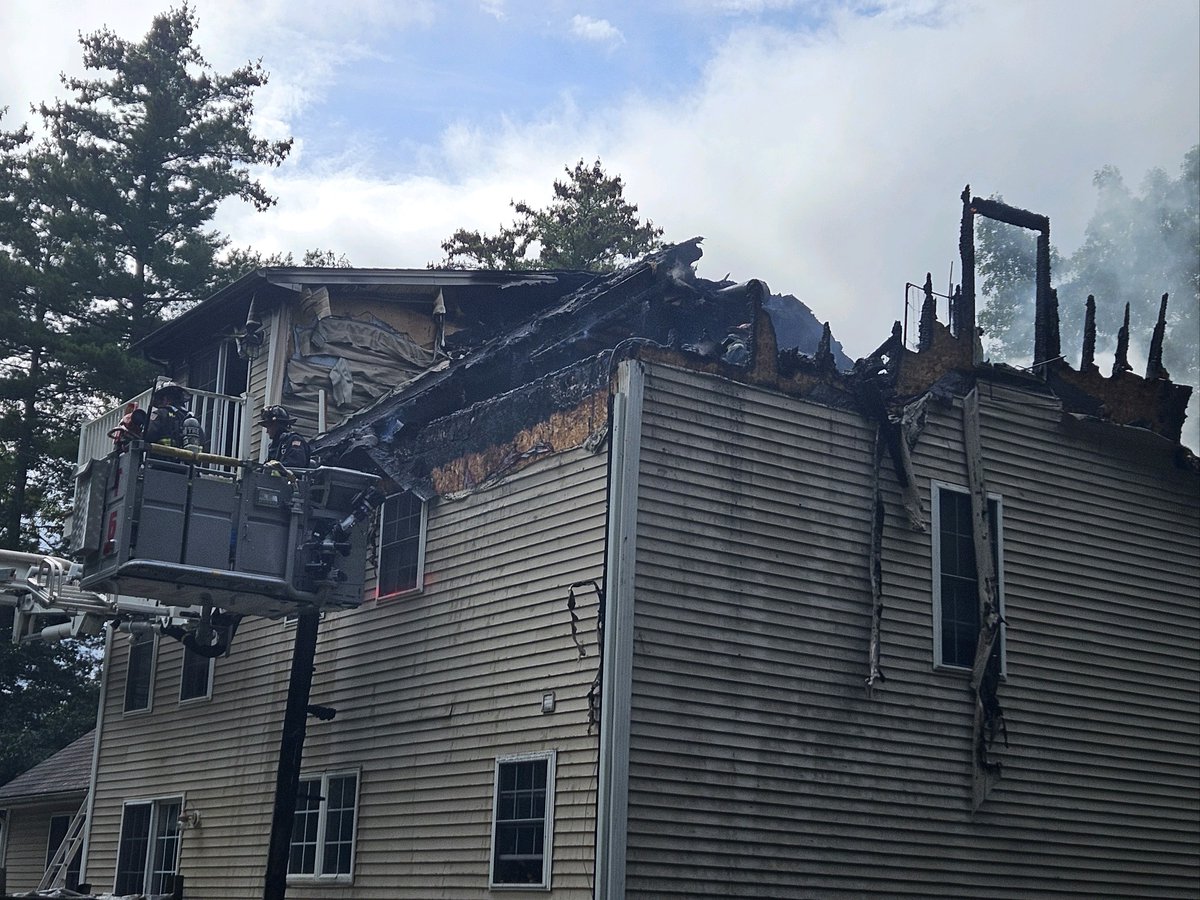 FRIENDS I NEED YOUR HELP
My 80 year old dad his home to a fire. Anything you can do to help with a donation to the GoFundMe would be an incredible.
 If you can't donate (like myself) please take the time to #repost to get as many eyes on this as possible.
gofundme.com/f/mailhiot-fam…