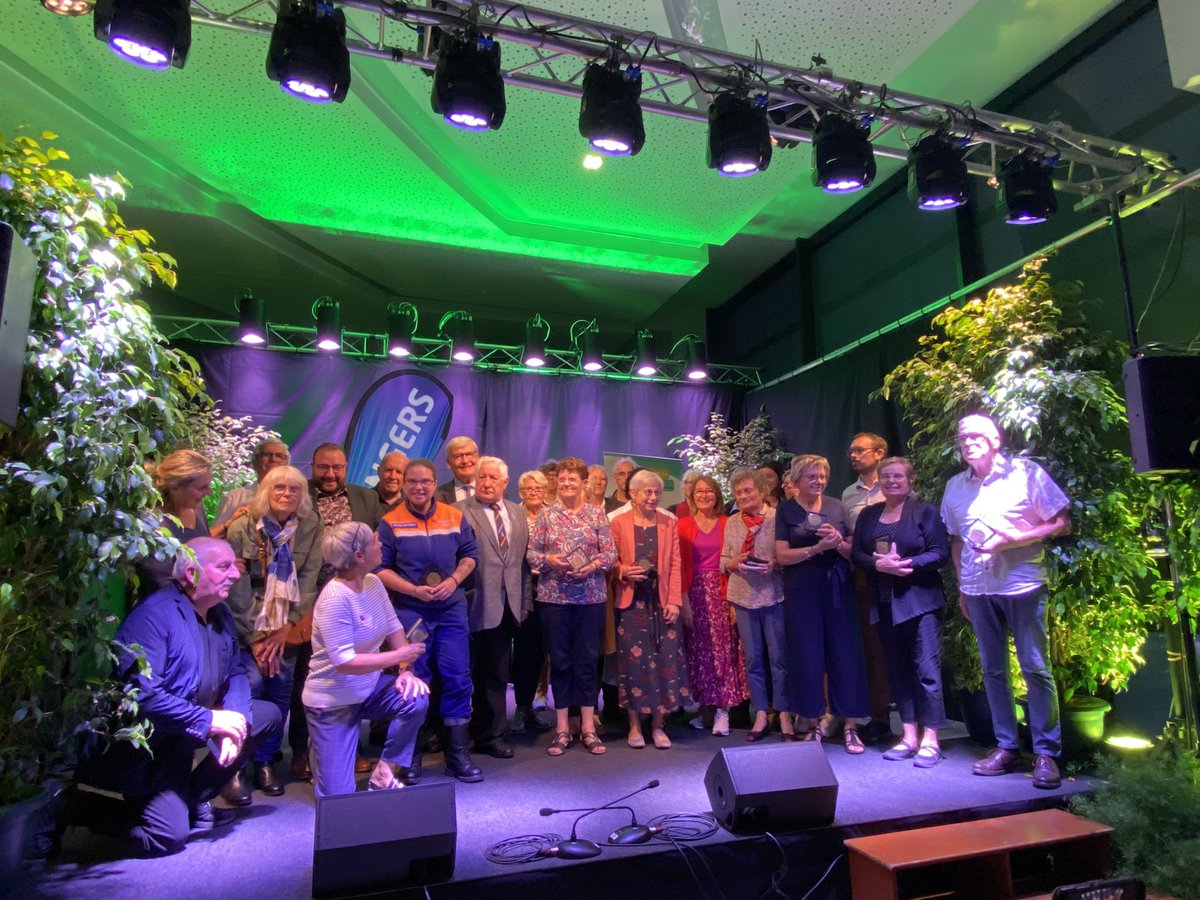 <a href="/Angers/">Ville d'Angers</a> ville engagée. Aux côtés de <a href="/JM_Verchere/">Jean-Marc Verchère</a> pour célébrer et remercier les bénévoles d’associations qui œuvrent au quotidien et qui ont reçu ce soir la médaille du bénévolat, un remerciement pour leur investissement et leur engagement au services des autres. Merci à tous