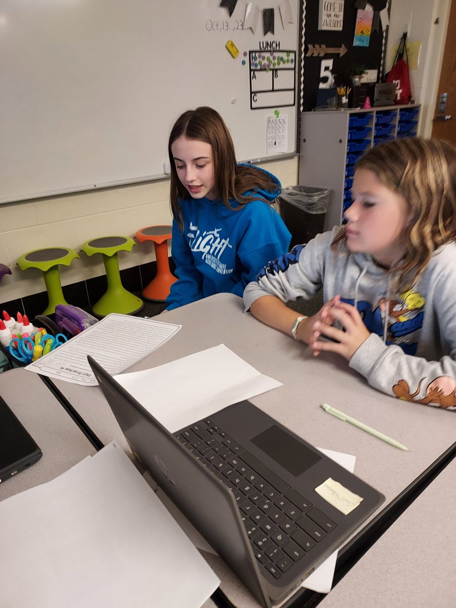 KrissiHop's tweet image. Middle school students coming to help tutor 5th graders with Math and Reading = win-win!! 
#glcsryan