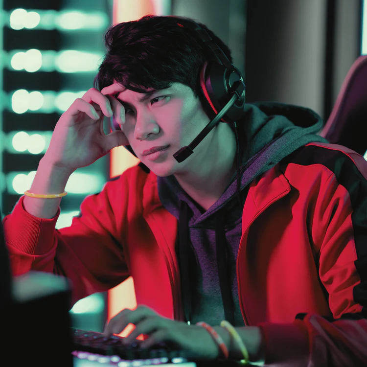 vivior4sight's tweet photo. What is digital eye strain and why is it a problem? 

Digital eye strain (aka "computer syndrome") is a condition that occurs when a person's eyes are exposed to prolonged periods of screen time. 

This especially impacts gamers, which is why we've made it our mission to help! https://t.co/ApRy8vxWcW