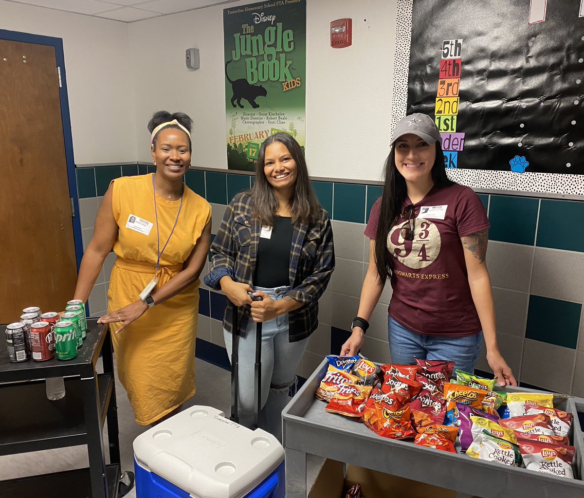 Liz Hilcher (@teshilcher) on Twitter photo We appreciate the afternoon snack cart provided by our volunteers from <a href="/TimberlinePTA/">Timberline PTA</a> 🐾 #TESleads We appreciate the afternoon snack cart provided by our volunteers from <a href="/TimberlinePTA/">Timberline PTA</a> 🐾 #TESleads