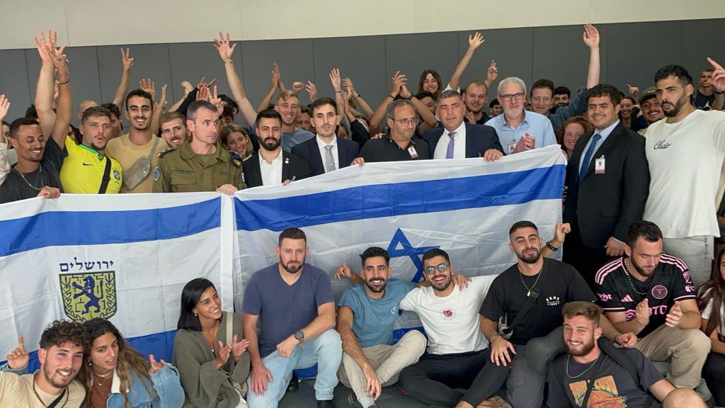 ืืฉืจื ืืืืฅ tweet media