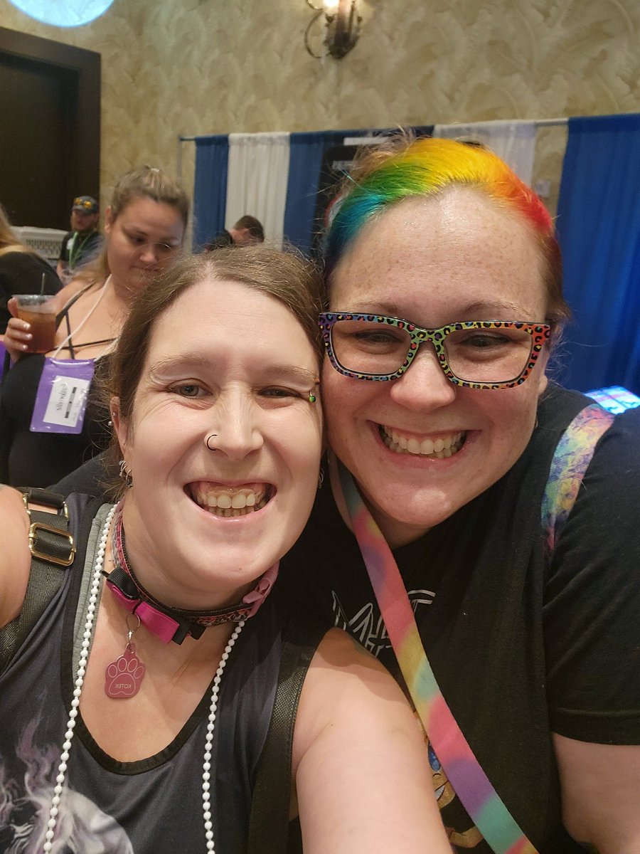 Aaaaand im dead! Getting to meet Alyssa Kasiba has been a dream for years! Getting to talk about creative with her was more then I could dream of! Can't wait for Sunday to watch her compete! Thank you Alyssa for being so awesome and letting me follow you around! 🤣🤣🤣