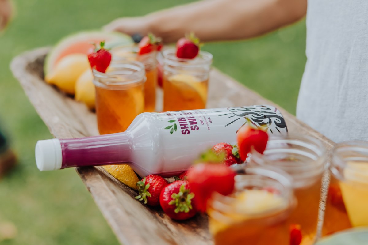 sip_shine's tweet photo. The ultimate addition to any charcuterie board. 🥃

#GitchaASip #SipShine #Moonshine #Picnic #Cheers https://t.co/d73TQnjsUZ