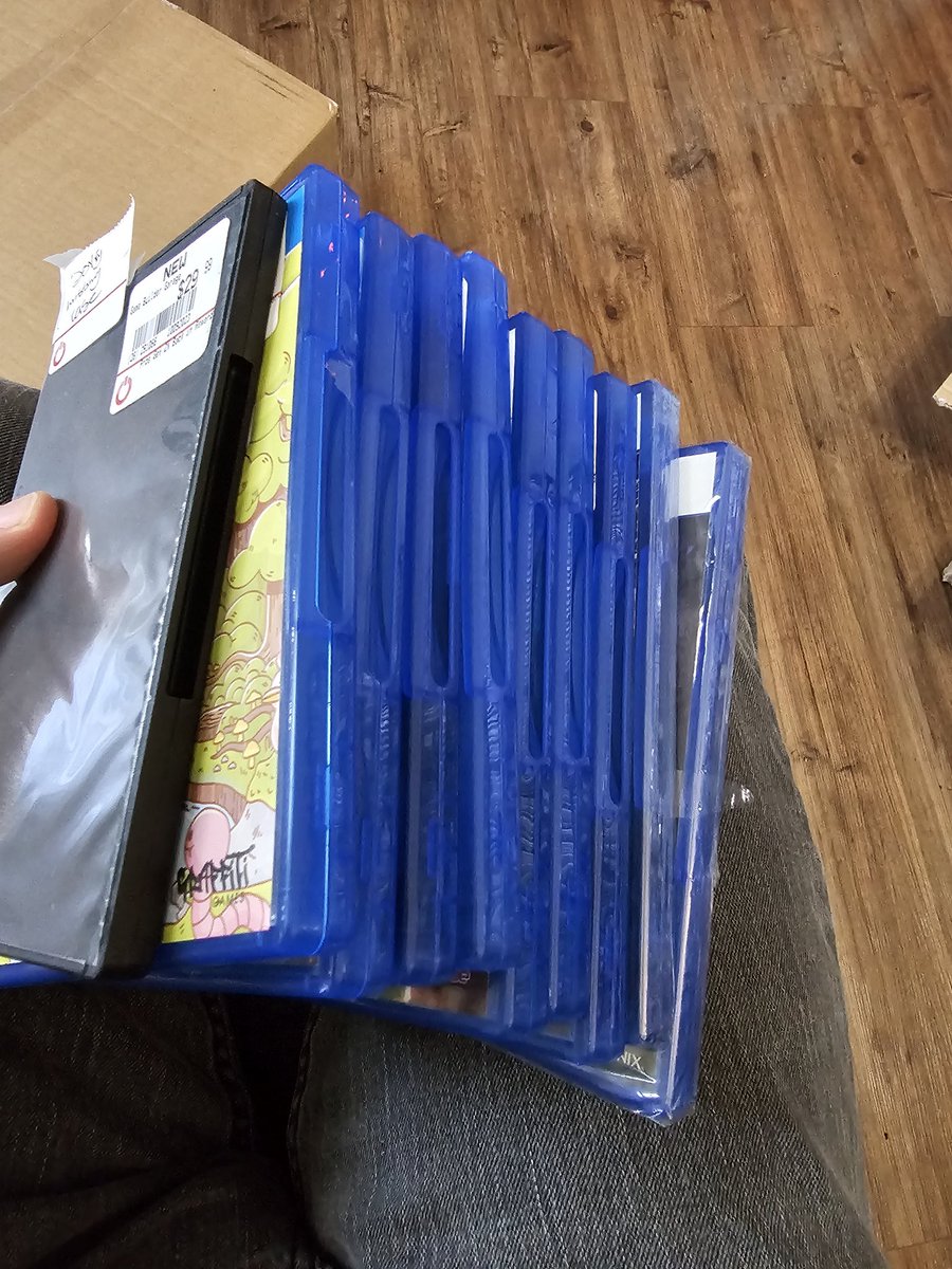 TheDivisionlo's tweet photo. Wow. Absolutely unbelievable @Gamestop. I ordered 10 brand new games from your website. A whopping EIGHT arrived open, inserts all creased in half. And the one Switch game got sent without the case and a pitiful note saying "sorry"???? What the actual hell. https://t.co/ubGUySRZWy