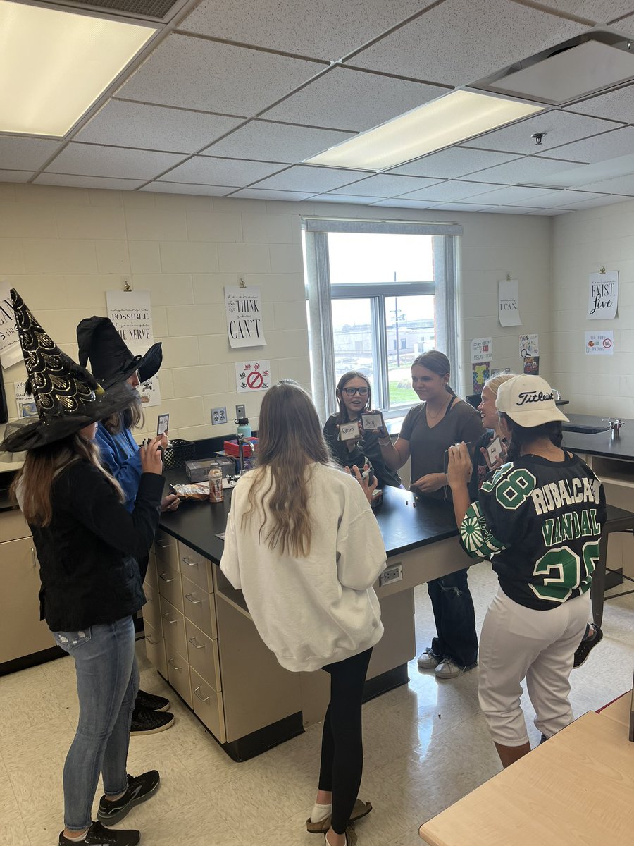 nrubenthaler's tweet image. Science classes having a little fun to finish the first quarter. A well deserved day of snacks and games.  We 💗 GHS. @GBurgSwedes @SwedesAD @SethRyker