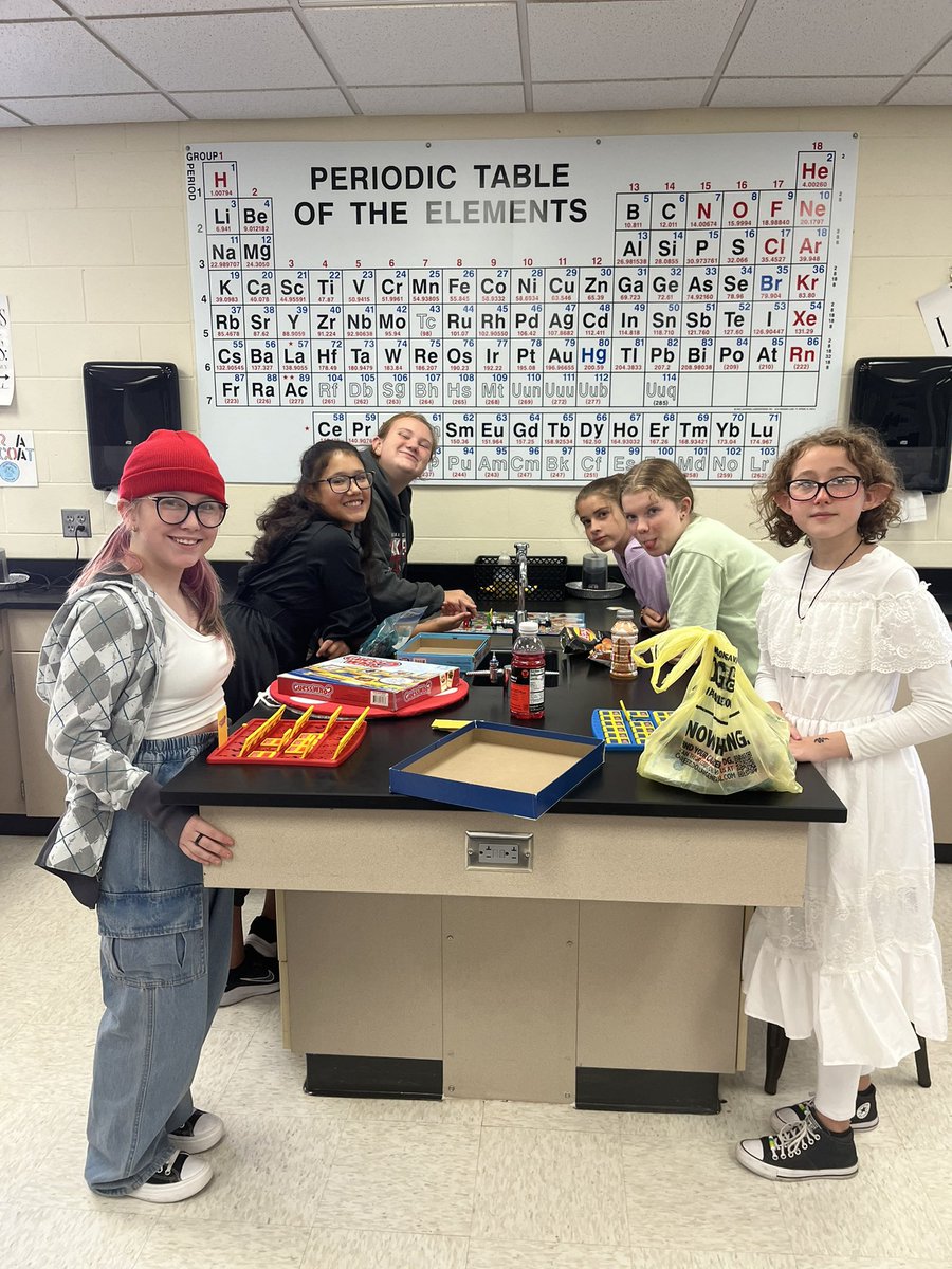 nrubenthaler's tweet image. Science classes having a little fun to finish the first quarter. A well deserved day of snacks and games.  We 💗 GHS. @GBurgSwedes @SwedesAD @SethRyker