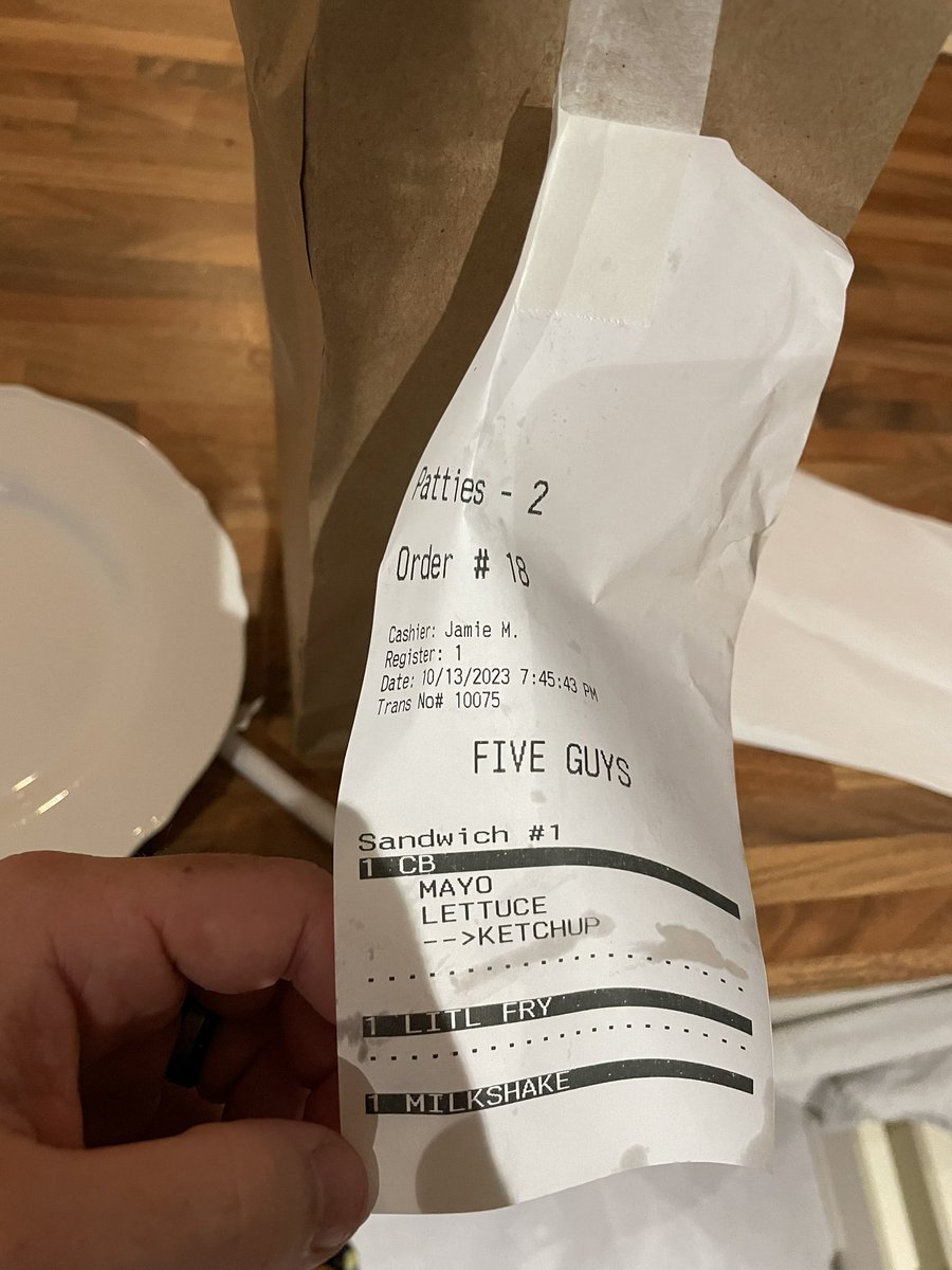isthatdan's tweet photo. @FiveGuysUK thought, bags got no grease from the fries! Turns out… no fries at all 🙄 https://t.co/rjHyTNJvl2