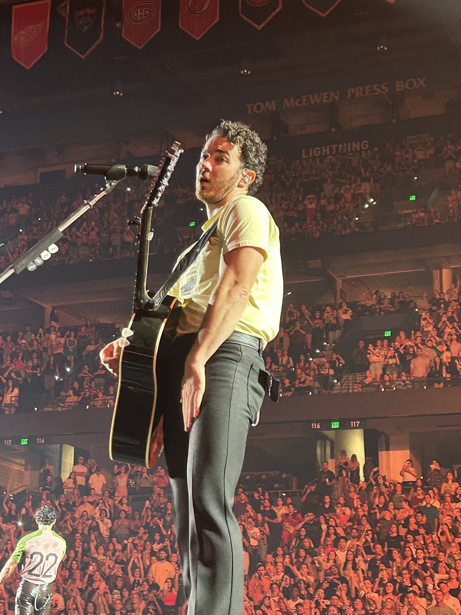 ThatRPGChick's tweet photo. Kevin ROCKED these black pants, ngl https://t.co/y5FbRPKfWx