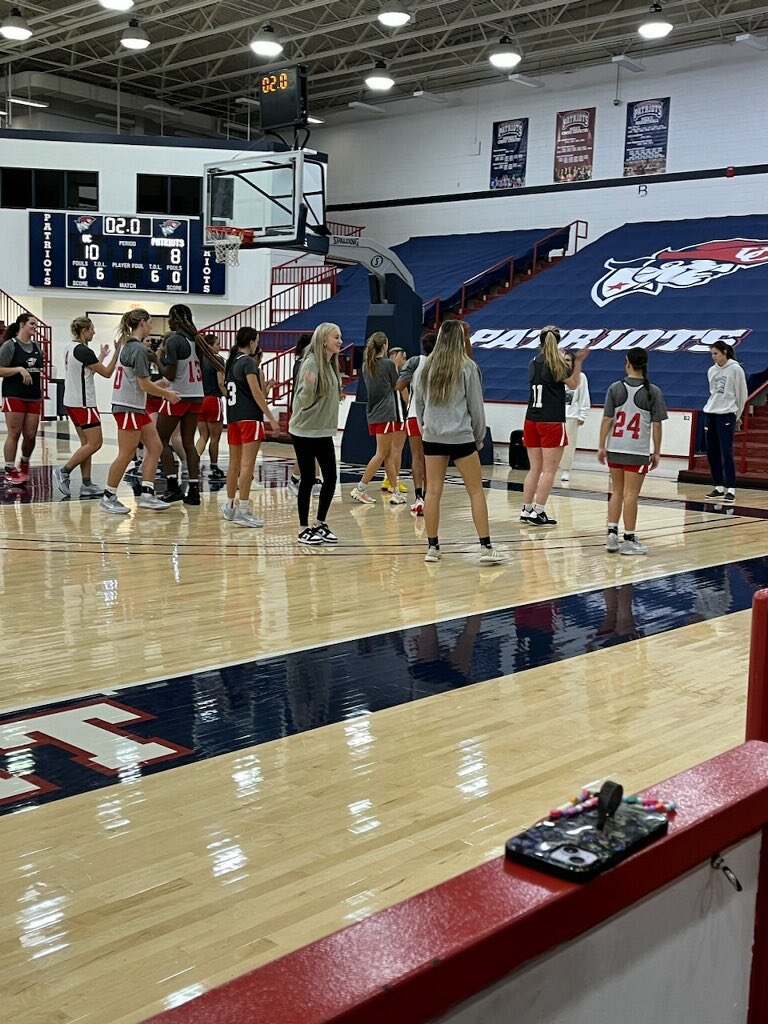 kelseyholt23's tweet photo. Thank you @CoachRickReeves and @KrystalReevesEv for having me on campus today to watch practice! I enjoyed getting to see more of your beautiful campus! #goladypats
@ETA2025Sizemore https://t.co/Bs2uOhqORw