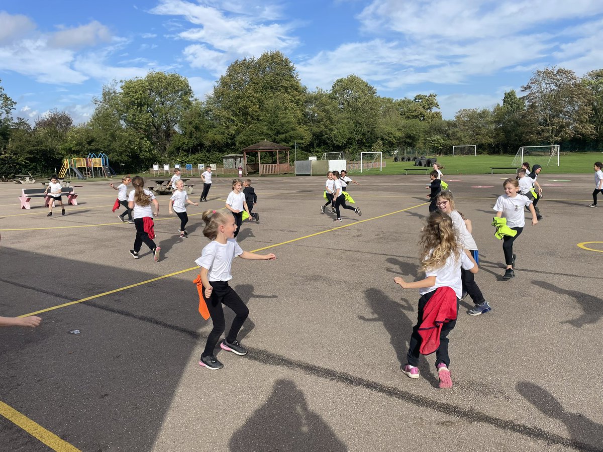 Miss Clutterbuck tweet media