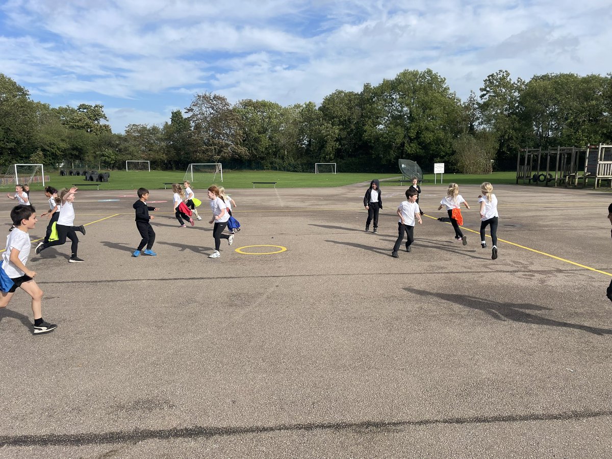 Miss Clutterbuck tweet media