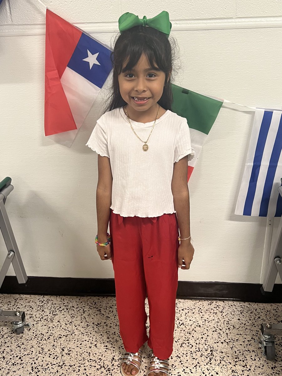 DaisyQR1's tweet photo. Day 5 of #HispanicHeritageMonth spirit week: Culture Day! @HCPS_Trapnell https://t.co/rfkxezbTec
