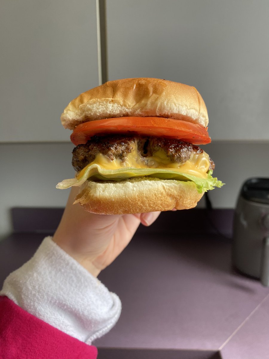 MsSaundersFCS's tweet photo. @WKHSWolves Global Cuisines made burgers and fries this week for their unit over America 🇺🇸 

Every year students look forward to cooking in America. They love the ability to cook and master the food they grew up with. 

#wkhsfcs #itsworthit #iloveworthingtonschools https://t.co/KuSIW96eGq