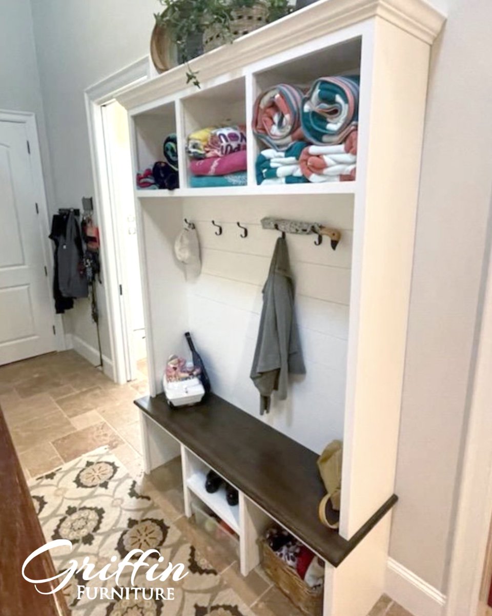 GriffinFurnitu2's tweet image. This bench is great for show storage and boots as well. It has an open bottom which is perfect for those taller items! 
 
griffinfurniture.etsy.com
 
#griffinfurniture #storagebench #opencubbies #cubbyunit #halltree #laundryroom