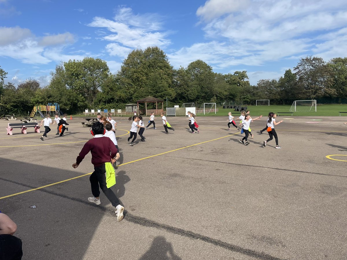 Miss Clutterbuck tweet media