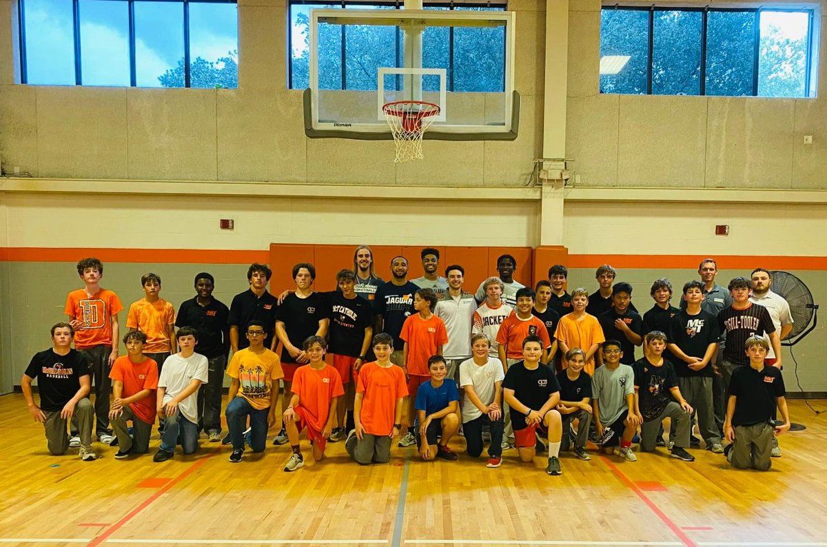 SouthAlabamaMBB's tweet photo. Continuing to connect with our community

The Jags spent time at Corpus Christi Middle School and @FeedingTheGulf  this past month

#BurnTheBoats #OurCity https://t.co/TdyJJCnJcp