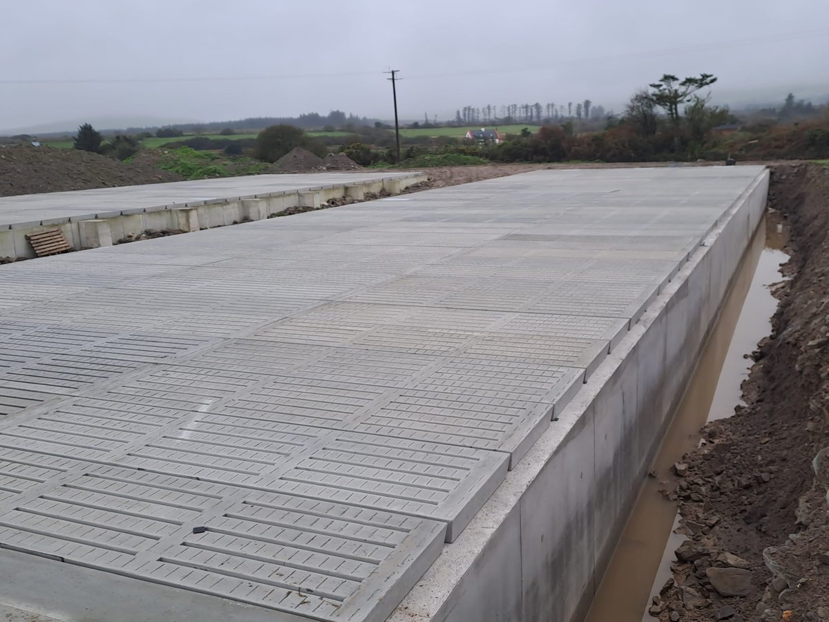 Tidy bit of a job completed this week in Dingle.6 tanks 170' long, 15 loads of slats and a four day turnaround. @BanagherSlats #irishdairy