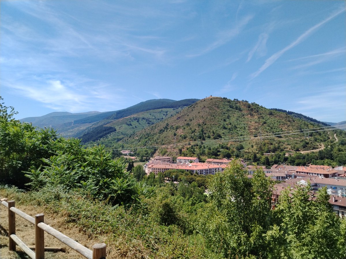 ibanalarcon's tweet photo. @AEMET_LaRioja Puede ser esta? Estuve de vacaciones en zaldierna este verano, todo lo que visitamos de la Rioja nos encantó. https://t.co/qb6hVWRs7P