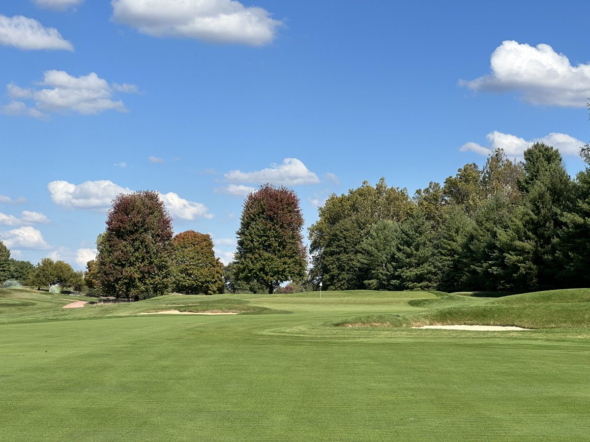 IHCCGreenkeeper's tweet photo. More Vredo #TurfBuddy and more hints of fall color! 🍁🍂 https://t.co/Gyux7P67om