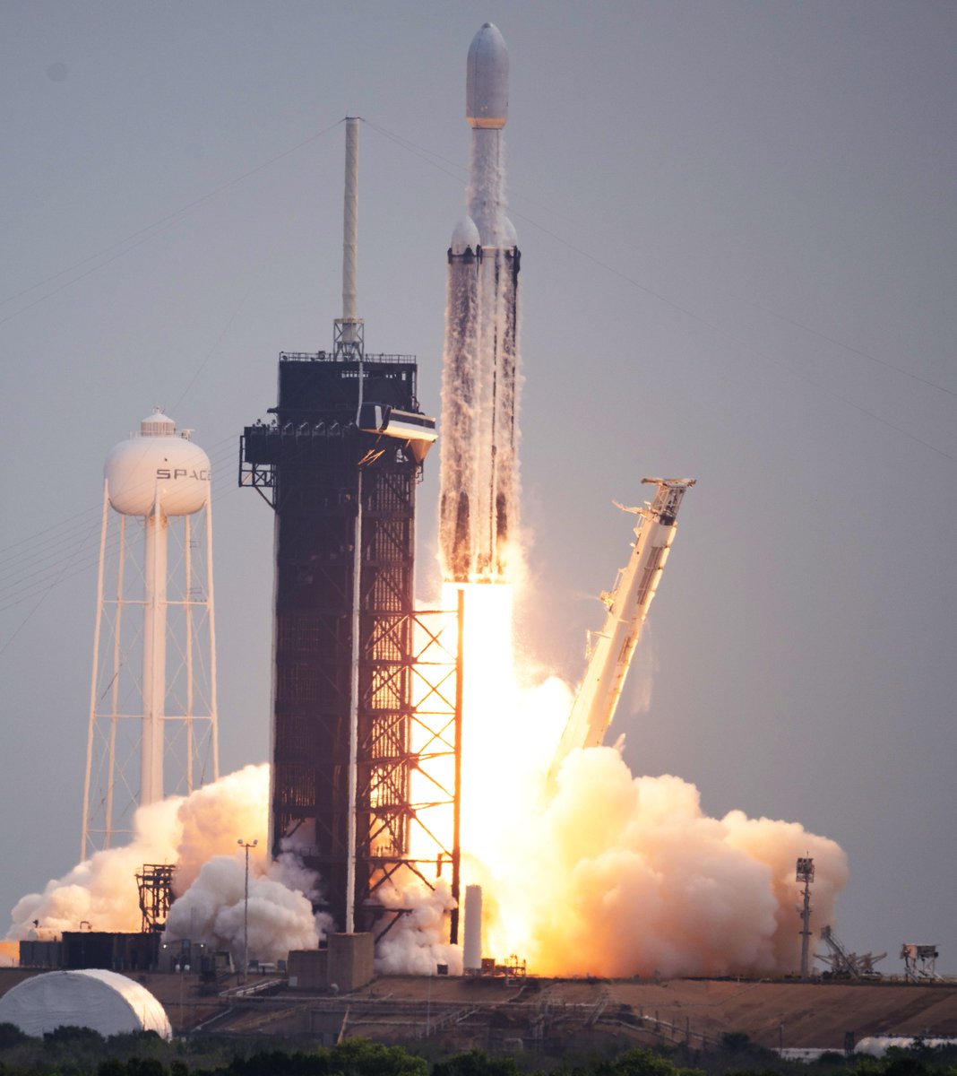 cosmos4u's tweet photo. The first NASA photo https://t.co/XFBKSsIDE1 boosted significantly in contrast: the view was bad today but who cares, #Pysche is on her way to, well, Psyche. https://t.co/AVTfZw2zD3