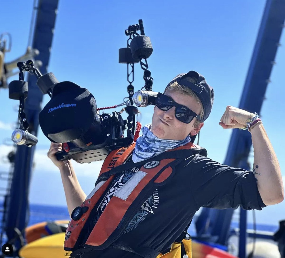 EVNautilus's tweet photo. In honor of #PhotographerAppreciationMonth, today's #InstagramTakeover comes from NA155 #documentarian Nova West! A #wildlifefilmmaker specializing in #underwatercinematography, Nova is also an avid #artist, #photographer, and #environmentaleducator. https://t.co/p55h68Wddl