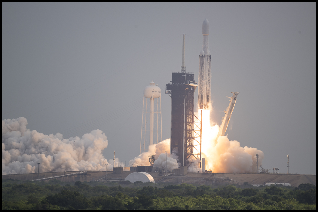 A @SpaceX Falcon Heavy rocket launches with the Psyche spacecraft onboard for the #MissionToPsyche! Check out first photos from the launch: flic.kr/s/aHBqjAY2Ci More to come later!