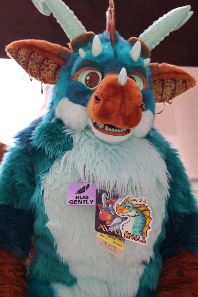 AvalaTheDragon's tweet photo. D E R G !

#furry #fursuit #FursuitFriday https://t.co/YJV2Qc81hN