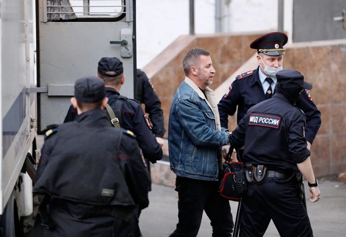 GusevaOlyaa's tweet image. Ебануться, УЖЕ СУД над адвокатом 
Молчать нельзя сейчас, только максимальная огласка

❗️Адвоката Игоря Сергунина привезли в Басманный суд. Это значит, что меру пресечения изберут сегодня: zona.media/chronicle/obys…