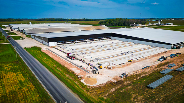 FoxCitiesBuild's tweet image. 🏗️We’re back at Dairyland Farm, where the concrete crew has finished pouring the litter alley and feed alley; next up is the steel crew! 

#dairylandfarm #newaddition #freestallbarn #newbarn #AgConstruction #foxcitiesbuilders #generalcontractor