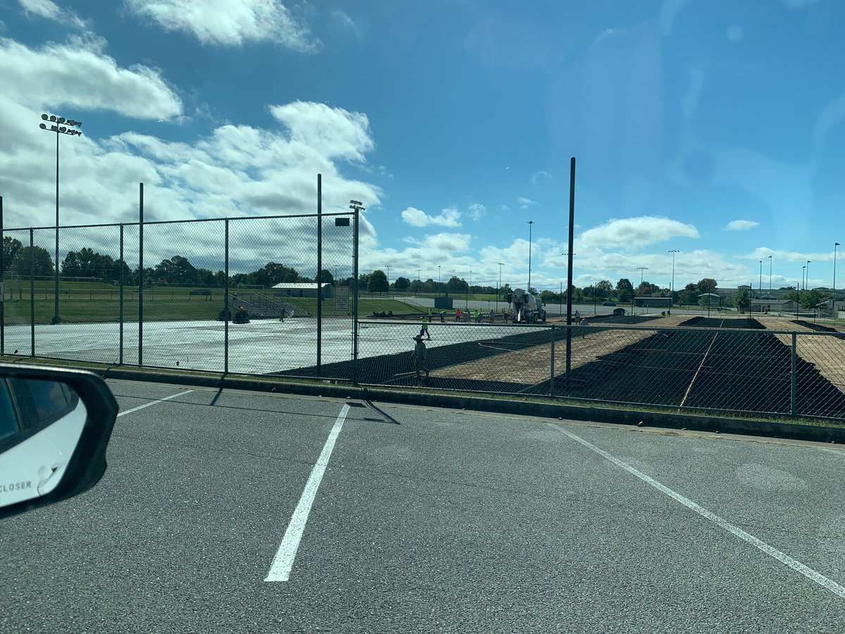 coachbdawson's tweet image. @Springdale_AR @GeoSurfaces is working #tysonpark soccer field. #huntpark coming soon. Exciting!#geobase going down!