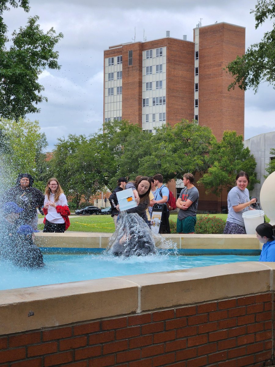 southernmissDSA's tweet photo. Friday of Homecoming Week = Fountain Sit โฒ This annual tradition tests the Southern Miss knowledge - and the endurance - of our students. What do we think about making staff/faculty do it next year?? ๐ #SMTTT #USMhomecoming https://t.co/uGo7vpHwPx